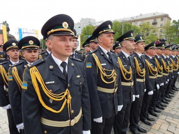 Новини Хмельницького - фото з На Софійській площі у Києві Порошенко вручив дипломи прикордонникам На Софійській площі у Києві Порошенко вручив дипломи прикордонникам, фото №2 на сайті vsim.ua