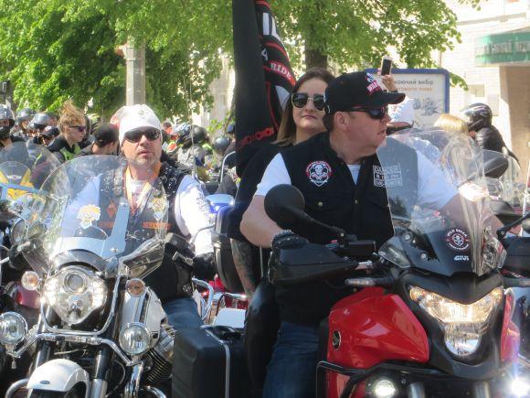 Новини Хмельницького - фото з Під рев "залізних коней": у Хмельницькому байкери відкрили мотосезон (ФОТО) Під рев "залізних коней": у Хмельницькому байкери відкрили мотосезон (ФОТО), фото №17 на сайті vsim.ua