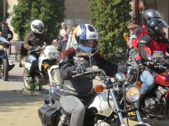 Новини Хмельницького - фото з Під рев "залізних коней": у Хмельницькому байкери відкрили мотосезон (ФОТО) Під рев "залізних коней": у Хмельницькому байкери відкрили мотосезон (ФОТО), фото №28 на сайті vsim.ua