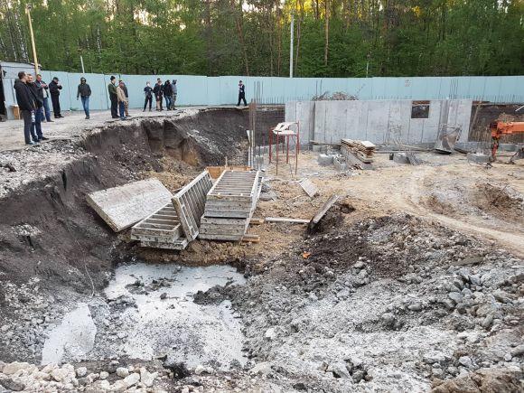 Новини Тернополя - фото з У Парку Нацвідродження люди знесли огорожу. Фото, відео (оновлено) У Парку Нацвідродження люди знесли огорожу. Фото, відео (оновлено), фото №6 на сайті 20minut.ua