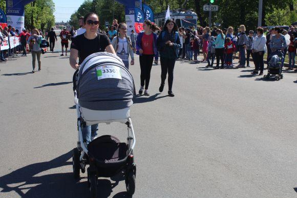 Новини Вінниці - фото з AUTO.RIA Вінниця Напівмарафон. Хто переміг у наймасовішому забігу? AUTO.RIA Вінниця Напівмарафон. Хто переміг у наймасовішому забігу?, фото №8 на сайті 20minut.ua