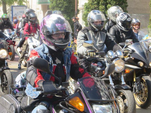 Новини Хмельницького - фото з Під рев "залізних коней": у Хмельницькому байкери відкрили мотосезон (ФОТО) Під рев "залізних коней": у Хмельницькому байкери відкрили мотосезон (ФОТО), фото №22 на сайті vsim.ua