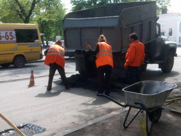 Фото дня: Кам’янецька в заторах через латання дороги, фото №3 на сайті vsim.ua