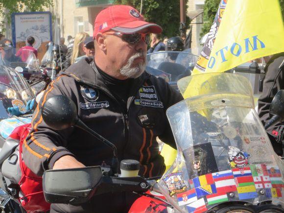 Новини Хмельницького - фото з Під рев "залізних коней": у Хмельницькому байкери відкрили мотосезон (ФОТО) Під рев "залізних коней": у Хмельницькому байкери відкрили мотосезон (ФОТО), фото №18 на сайті vsim.ua