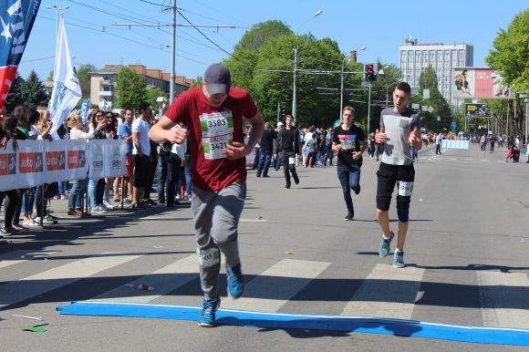 Новини Вінниці - фото з AUTO.RIA Вінниця Напівмарафон. Хто переміг у наймасовішому забігу? AUTO.RIA Вінниця Напівмарафон. Хто переміг у наймасовішому забігу?, фото №7 на сайті 20minut.ua