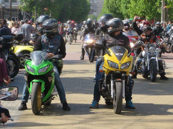 Новини Хмельницького - фото з Під рев "залізних коней": у Хмельницькому байкери відкрили мотосезон (ФОТО) Під рев "залізних коней": у Хмельницькому байкери відкрили мотосезон (ФОТО), фото №15 на сайті vsim.ua