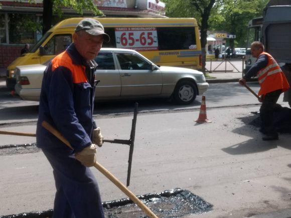 Фото дня: Кам’янецька в заторах через латання дороги, фото №1 на сайті vsim.ua