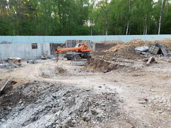 Новини Тернополя - фото з У Парку Нацвідродження люди знесли огорожу. Фото, відео (оновлено) У Парку Нацвідродження люди знесли огорожу. Фото, відео (оновлено), фото №2 на сайті 20minut.ua