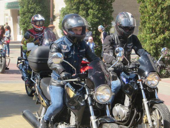 Новини Хмельницького - фото з Під рев "залізних коней": у Хмельницькому байкери відкрили мотосезон (ФОТО) Під рев "залізних коней": у Хмельницькому байкери відкрили мотосезон (ФОТО), фото №26 на сайті vsim.ua