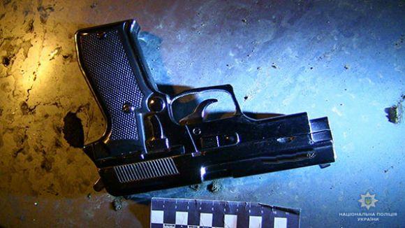 Новини Вінниці - фото з За грати потрапило троє чоловіків, які торік зухвало напали на прикуту до ліжка дівчину та її матір За грати потрапило троє чоловіків, які торік зухвало напали на прикуту до ліжка дівчину та її матір, фото №1 на сайті 20minut.ua