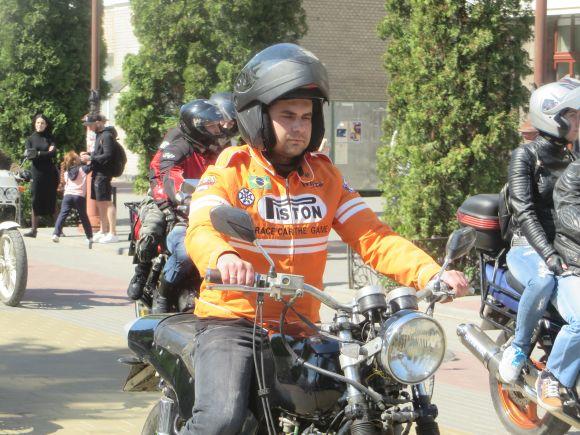 Новини Хмельницького - фото з Під рев "залізних коней": у Хмельницькому байкери відкрили мотосезон (ФОТО) Під рев "залізних коней": у Хмельницькому байкери відкрили мотосезон (ФОТО), фото №27 на сайті vsim.ua