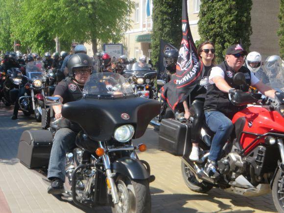 Новини Хмельницького - фото з Під рев "залізних коней": у Хмельницькому байкери відкрили мотосезон (ФОТО) Під рев "залізних коней": у Хмельницькому байкери відкрили мотосезон (ФОТО), фото №21 на сайті vsim.ua