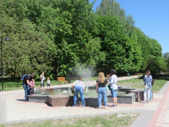 Новини Хмельницького - фото з У Дендропарку запрацював новий фонтан (ВІДЕО) У Дендропарку запрацював новий фонтан (ВІДЕО), фото №5 на сайті vsim.ua