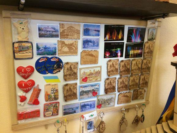 Новини Вінниці - фото з Магніти з фонтану, сало та солодощі: чим славиться Вінниця сувенірна? Широкий асортимент магнітів із зображенням міста