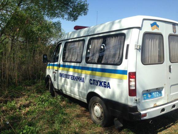 Новини Вінниці - фото з Під Вінницею на полі таблички з написом «Міни». Викликали вибухотехніків Під Вінницею на полі таблички з написом «Міни». Викликали вибухотехніків, фото №2 на сайті 20minut.ua