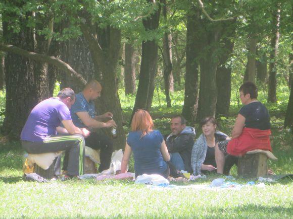 Всі на пікнік: хмельничани вибрались у Дендропарк на шашлики, фото №14 на сайті vsim.ua