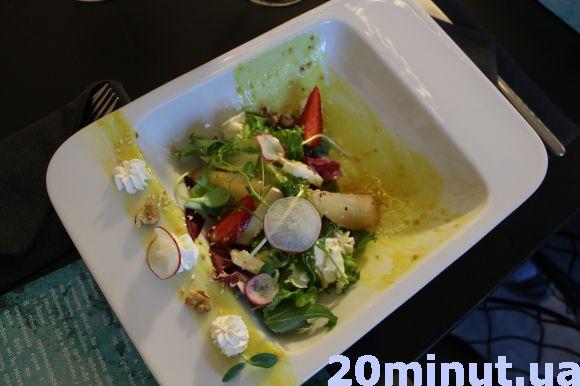 Салат з редискою та полуницею, десерт Pink Floyd. Чим вражав гостей перший учасник проекту "13 шефів", фото №2 на сайті 20minut.ua