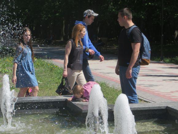 Новини Хмельницького - фото з У Дендропарку запрацював новий фонтан (ВІДЕО) У Дендропарку запрацював новий фонтан (ВІДЕО), фото №3 на сайті vsim.ua