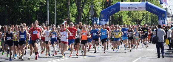 Більше 3000 бігунів і кілометри нових вражень. Як проходив AUTO.RIA Вінниця Напівмарафон, фото №1 на сайті 20minut.ua