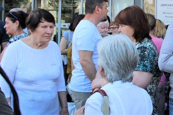 Новини Вінниці - фото з «Ми — вінничани, ми теж Україна». Чого досягли переселенці на мітингу під мерією «Ми — вінничани, ми теж Україна». Чого досягли переселенці на мітингу під мерією, фото №2 на сайті 20minut.ua