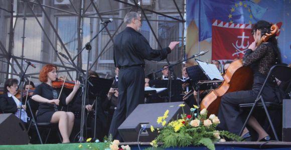 Живі фонтани та лицарські бої на День Європи: що відбувалося у центрі Вінниці (ФОТОРЕПОРТАЖ), фото №4 на сайті 20minut.ua