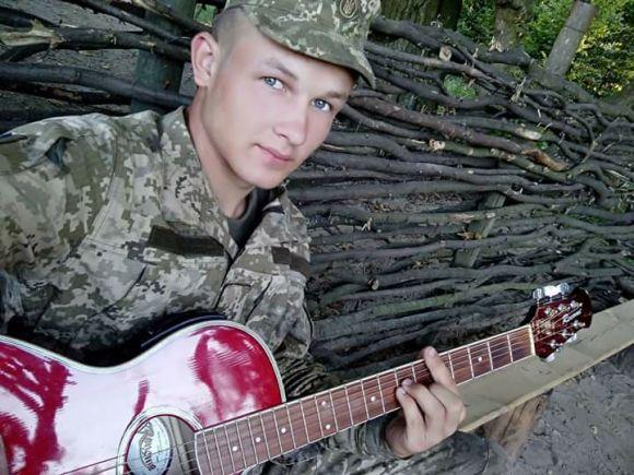 «Мамо, якщо загину, поцілуй у холодні уста»- 19-річного бійця поховають у суботу, фото №1 на сайті 20minut.ua