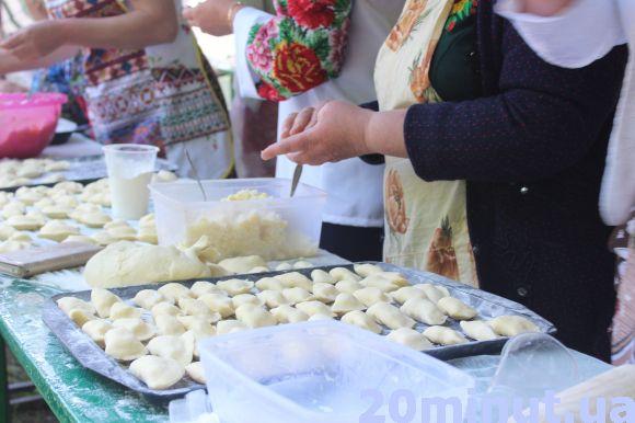 Вареники, капусняк, пісні, лицарські бої.  Як у Збаражі святкували День міста та відкриття туристичного сезону, фото №4 на сайті 20minut.ua