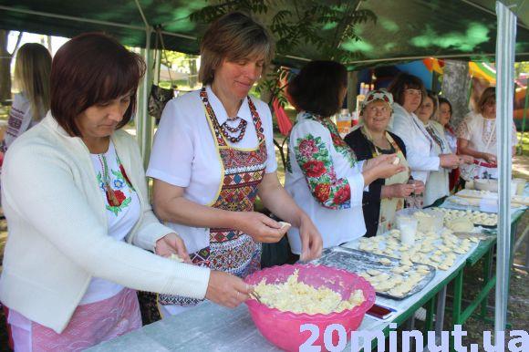 Вареники, капусняк, пісні, лицарські бої.  Як у Збаражі святкували День міста та відкриття туристичного сезону, фото №3 на сайті 20minut.ua