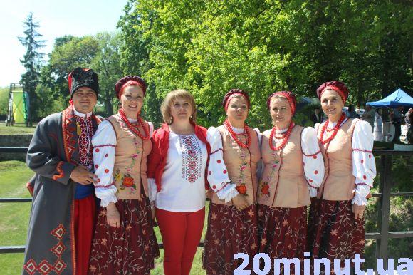 Вареники, капусняк, пісні, лицарські бої.  Як у Збаражі святкували День міста та відкриття туристичного сезону, фото №2 на сайті 20minut.ua
