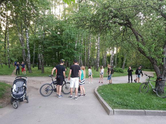 У Тернополі забарикадували три під'їзди до скандальної будови у Парку Нацвідродження, фото №3 на сайті 20minut.ua