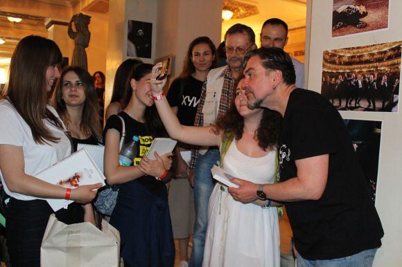 За селфі з Андруховичем тернополянки ставали в чергу, фото №1 на сайті 20minut.ua