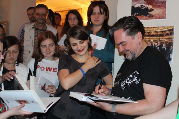 За селфі з Андруховичем тернополянки ставали в чергу, фото №2 на сайті 20minut.ua