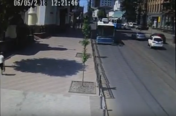 Новини Вінниці - фото з Вінниця 6 травня: горіла висотка та сміття, а також велосипедист впав під колеса тролейбусу Вінниця 6 травня: горіла висотка та сміття, а також велосипедист впав під колеса тролейбусу, фото №1 на сайті 20minut.ua