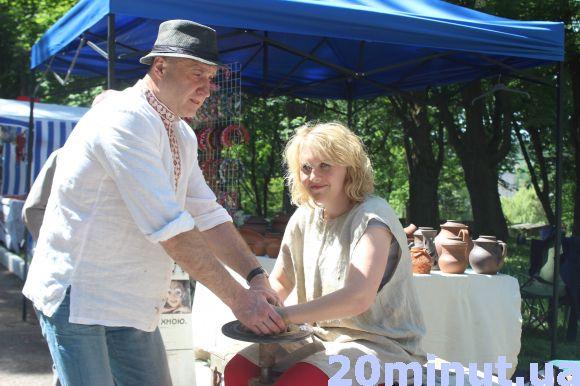 «Зліпити вазу  з глини за 15 хвилин зможе кожен».  Майстри з Луцька розповіли секрети гончарного мистецтва, фото №2 на сайті 20minut.ua