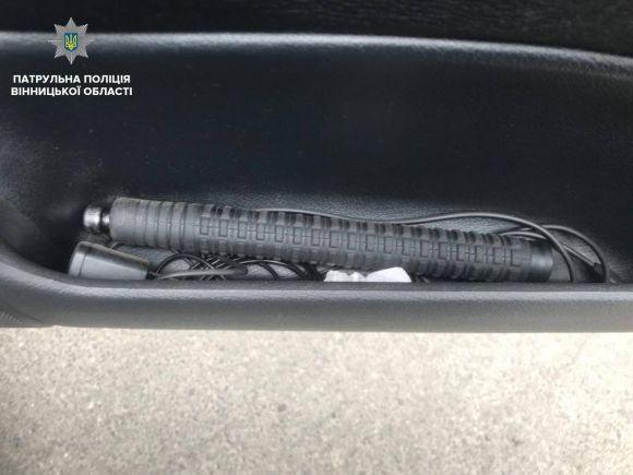 Новини Вінниці - фото з Обшук Skoda на 600-річчя: водій — без «прав», у салоні — різні номери від авто Обшук Skoda на 600-річчя: водій — без «прав», у салоні — різні номери від авто, фото №3 на сайті 20minut.ua