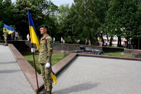 Новини Хмельницького - фото з У День перемоги над нацизмом хмельничани вшанували ветеранів У День перемоги над нацизмом хмельничани вшанували ветеранів, фото №4 на сайті vsim.ua