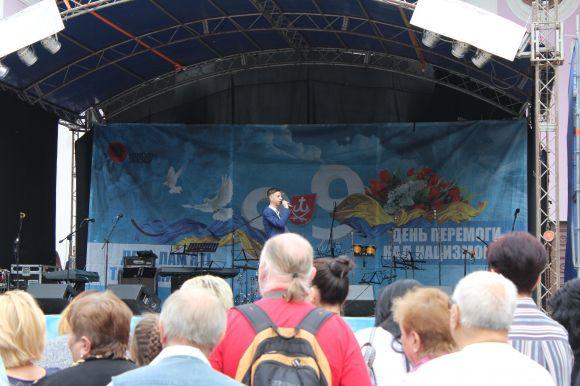 Новини Вінниці - фото з У парку Горького військові роздають вінничанам армійську кашу У парку Горького військові роздають вінничанам армійську кашу, фото №7 на сайті 20minut.ua