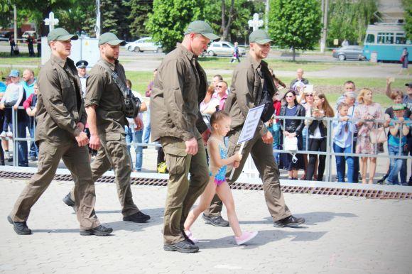 Новини Вінниці - фото з Стрілянина у Вінниці: вибухами та автоматними чергами відкрили змагання бодігардів Стрілянина у Вінниці: вибухами та автоматними чергами відкрили змагання бодігардів, фото №6 на сайті 20minut.ua