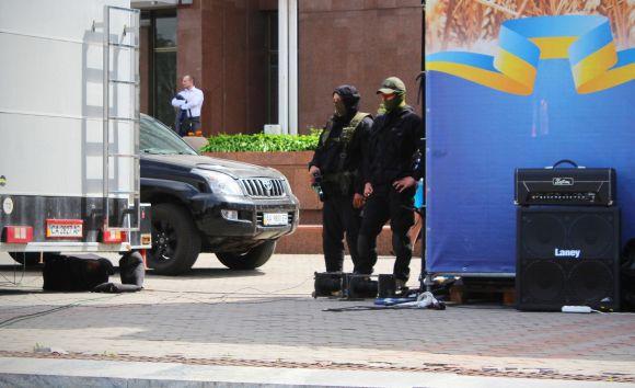 Новини Вінниці - фото з Стрілянина у Вінниці: вибухами та автоматними чергами відкрили змагання бодігардів Стрілянина у Вінниці: вибухами та автоматними чергами відкрили змагання бодігардів, фото №12 на сайті 20minut.ua