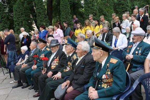 У Кам’янці відзначили річницю перемоги та День пам’яті та примирення, фото №2 на сайті 20minut.ua