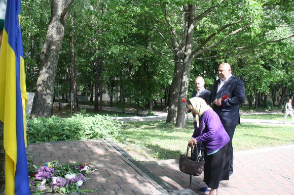 Новини Хмельницького - фото з У День перемоги над нацизмом хмельничани вшанували ветеранів У День перемоги над нацизмом хмельничани вшанували ветеранів, фото №6 на сайті vsim.ua