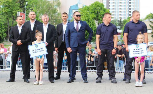 Новини Вінниці - фото з Стрілянина у Вінниці: вибухами та автоматними чергами відкрили змагання бодігардів Стрілянина у Вінниці: вибухами та автоматними чергами відкрили змагання бодігардів, фото №9 на сайті 20minut.ua