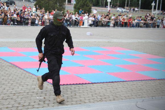 Новини Вінниці - фото з Стрілянина у Вінниці: вибухами та автоматними чергами відкрили змагання бодігардів Стрілянина у Вінниці: вибухами та автоматними чергами відкрили змагання бодігардів, фото №15 на сайті 20minut.ua