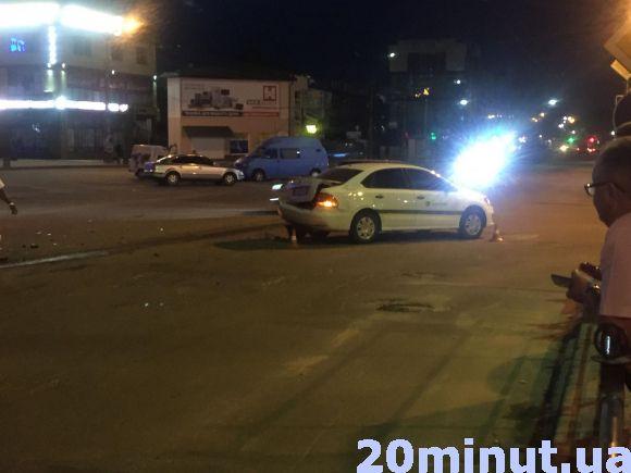 ДТП за участю іноземців біля автовокзалу, фото №2 на сайті 20minut.ua