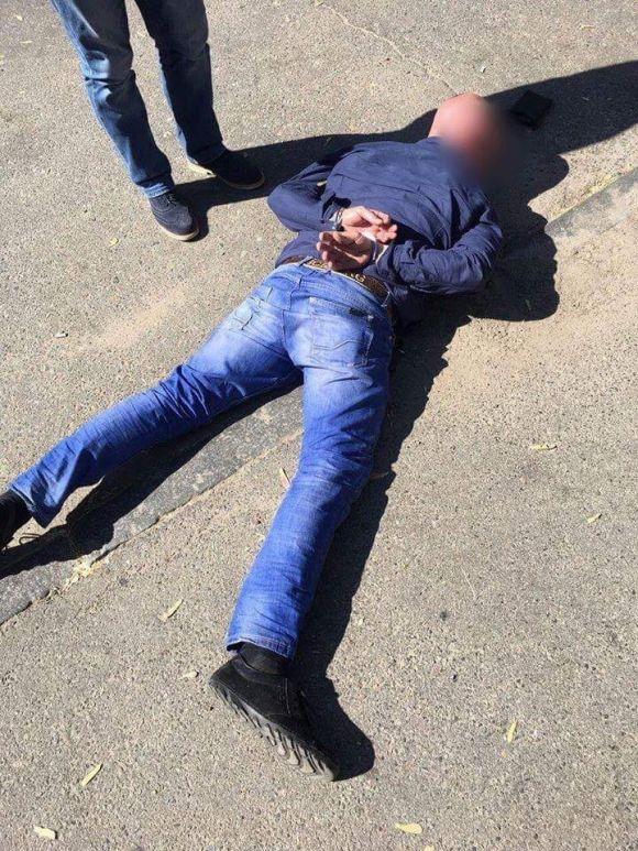 З хмельницьких підприємців вимагали 26 тисяч доларів за «кришування» від СБУ, фото №2 на сайті vsim.ua