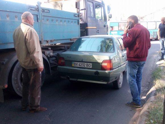 Старокостянтинівське шосе у заторах через ДТП і ремонт мосту, фото №2 на сайті vsim.ua