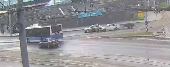 Новини Вінниці - фото з Вінниця 9-10 травня: дріфтуючий автомобіль "БМВ" та потрійна ДТП Вінниця 9-10 травня: дріфтуючий автомобіль "БМВ" та потрійна ДТП, фото №1 на сайті 20minut.ua