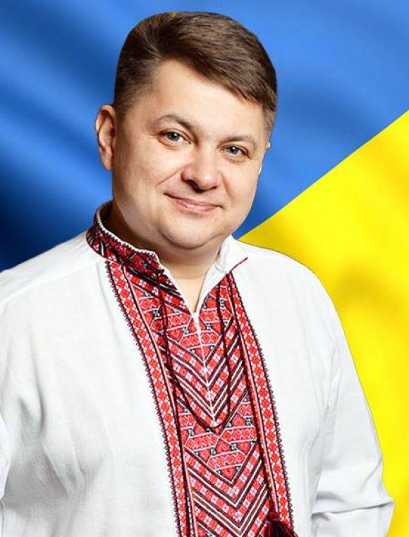 Де купує вишиті сорочки Віктор Овчарук, фото №1 на сайті 20minut.ua