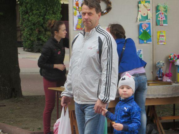 Вистава просто неба і розваги для дітей: 25 фото з Дня матері у Хмельницькому, фото №7 на сайті vsim.ua