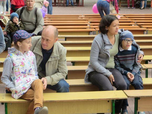 Вистава просто неба і розваги для дітей: 25 фото з Дня матері у Хмельницькому, фото №6 на сайті vsim.ua